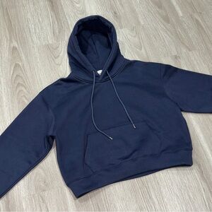 Minimalist Cropped
Pullover Hoodie — Women's M